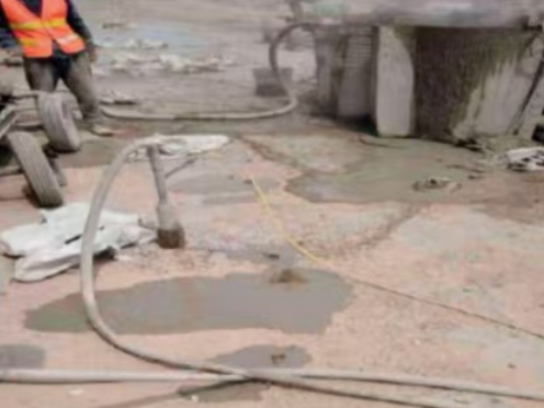 龙湖镇水泥混凝土路面板底注浆技术 路面脱空注浆整治方案