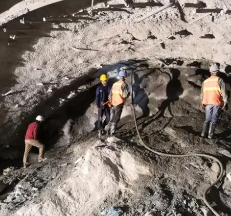 龙湖镇拱顶带模注浆料的施工流程及注意事项